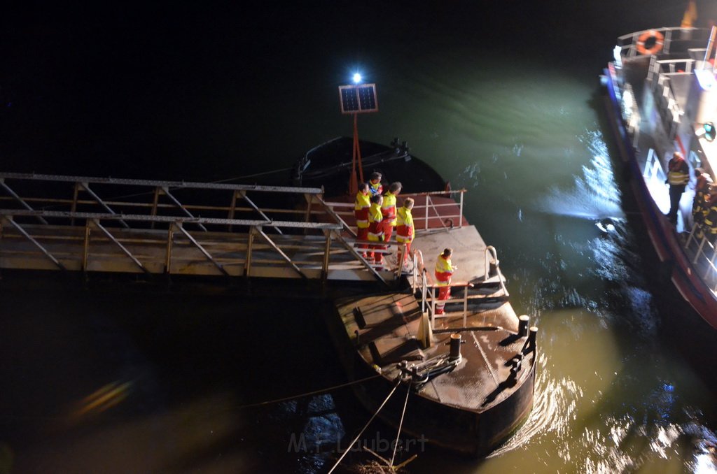 Einsatz BF Hoehenretter Koelner Seilbahn Hoehe Zoobruecke P2583.JPG